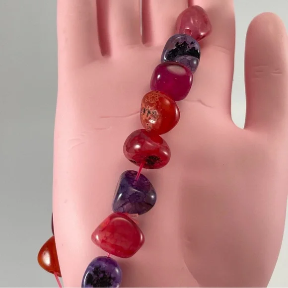 Cute Unsigned Pink Purple Red Orange Dyed Agate Gemstone Beaded Stretch Bracelet - Picture 5 of 6